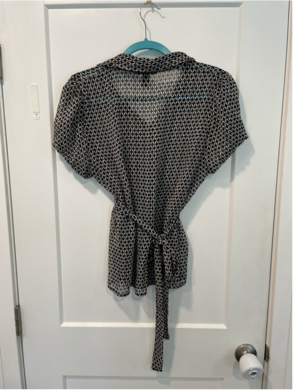 H&M Womens Short Sleeve Blouse Size 16 Business Casual Geometric Pattern Ties￼￼ - Picture 2 of 8